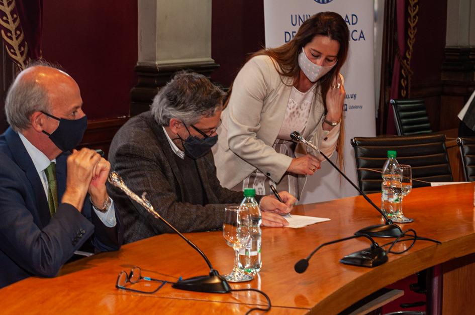 Firma convenio Udelar-FAU Firma convenio Udelar-FAU