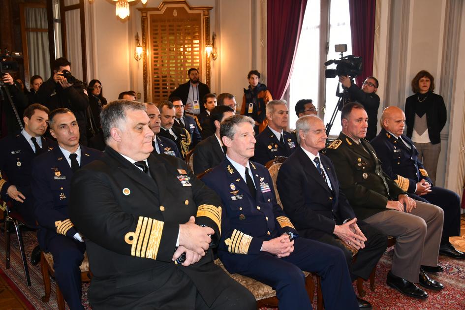 Firma de protocolo entre Ministerio de Defensa de Uruguay y República Popular China Firma de protocolo entre Ministerio de Defensa de Uruguay y República Popular China