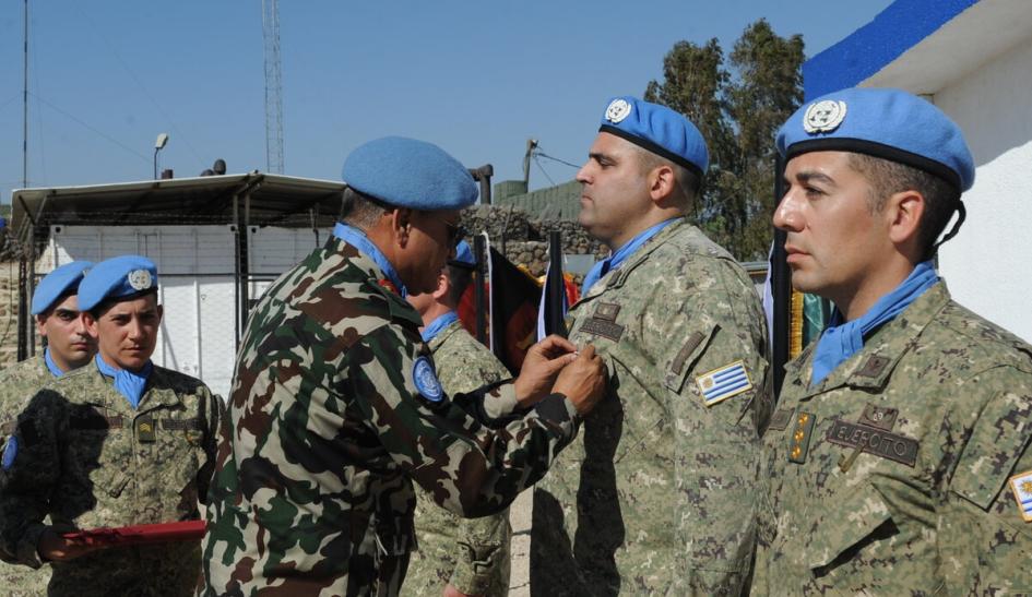 Entrega de medallas al personal 