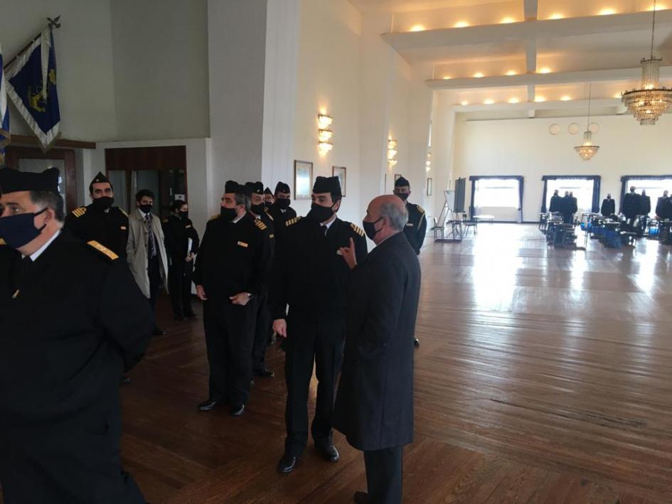 Visita a la Escuela Naval Ministro de Defensa Nacional, Javier García con autoridades militares en la Escuela Naval