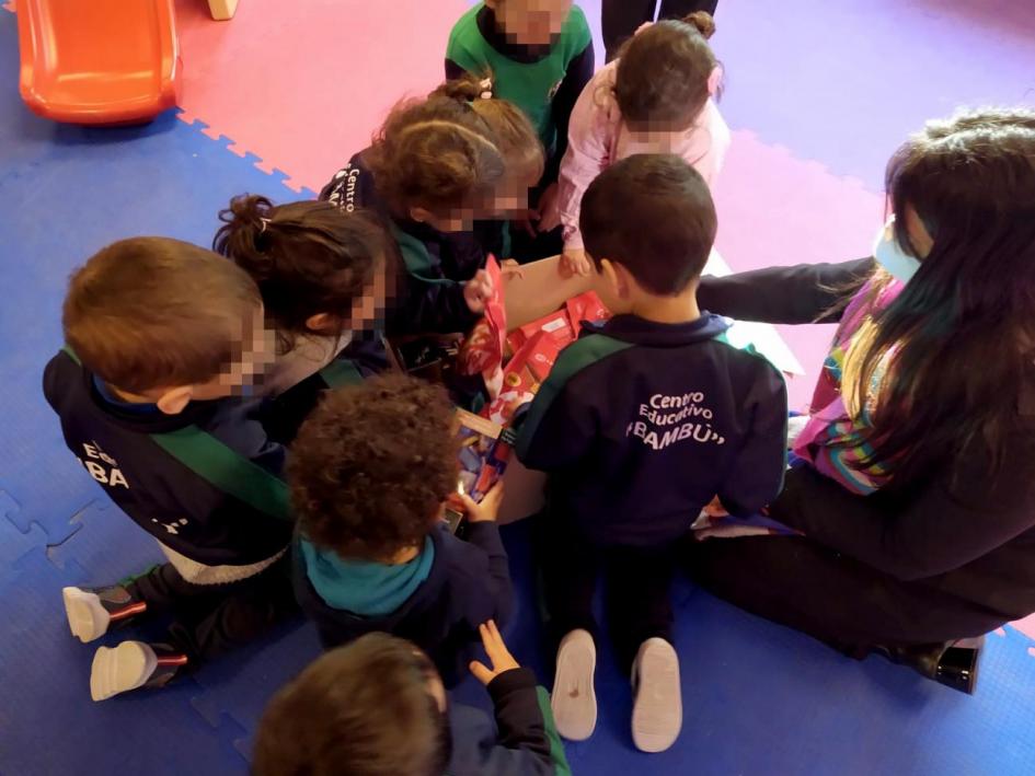 Donación de kit escolar y chocolates a jardines MDN Donación de kit escolar y chocolates a jardines MDN
