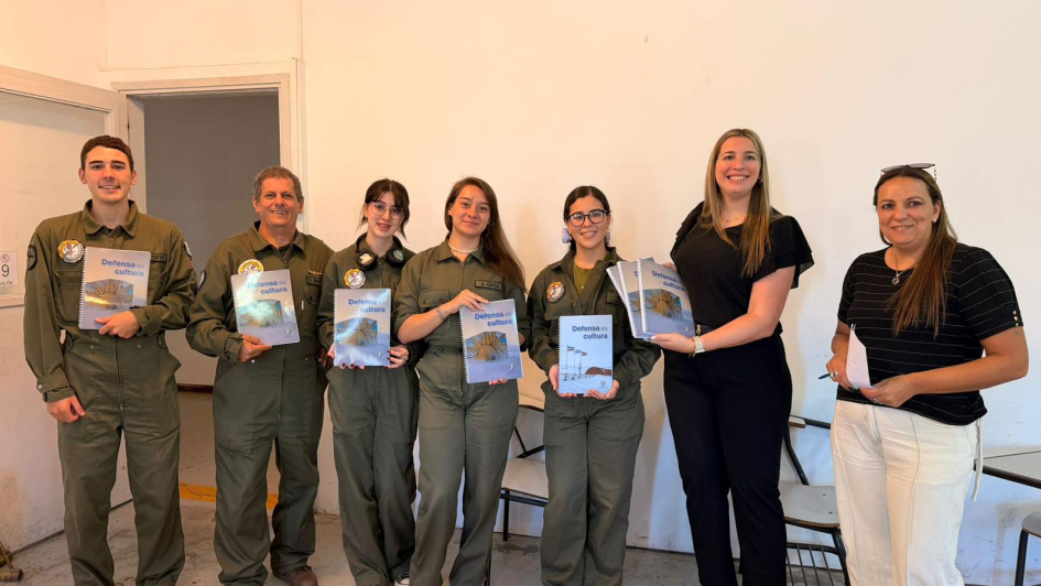 Entrega de materiales educativos Entrega de materiales educativos