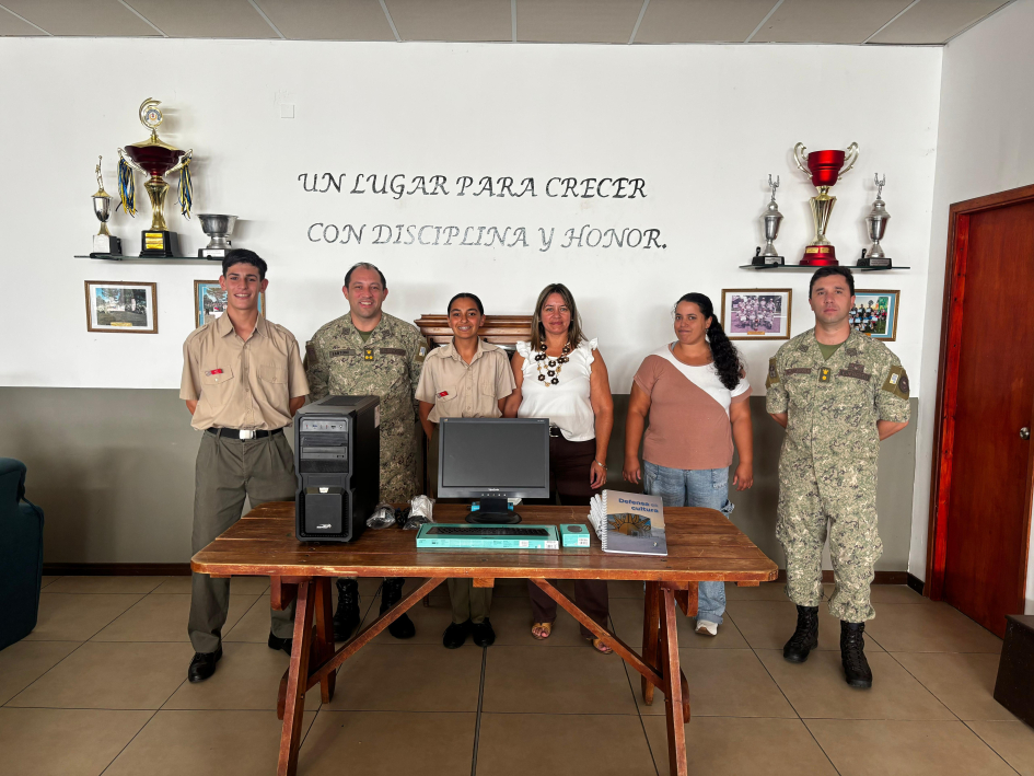 Entrega de materiales educativos Entrega de materiales educativos