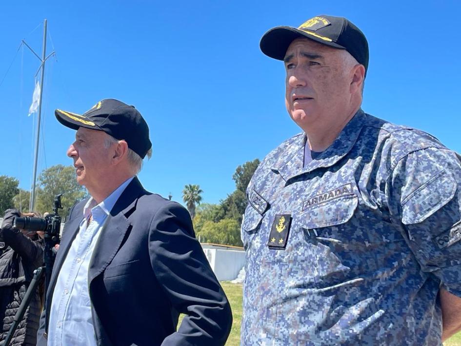 Ministro de Defensa Nacional y autoridad de la Armada Ministro de Defensa Nacional y autoridad de la Armada
