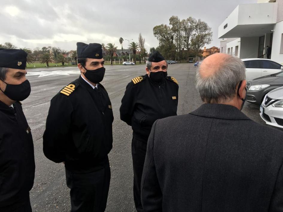 Visita a la Escuela Naval Ministro de Defensa Nacional, Javier García con autoridades militares en la Escuela Naval