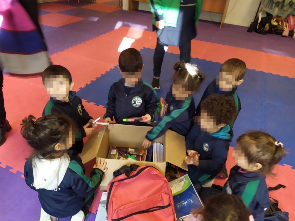 Donación de kit escolar y chocolates a jardines MDN Donación de kit escolar y chocolates a jardines MDN