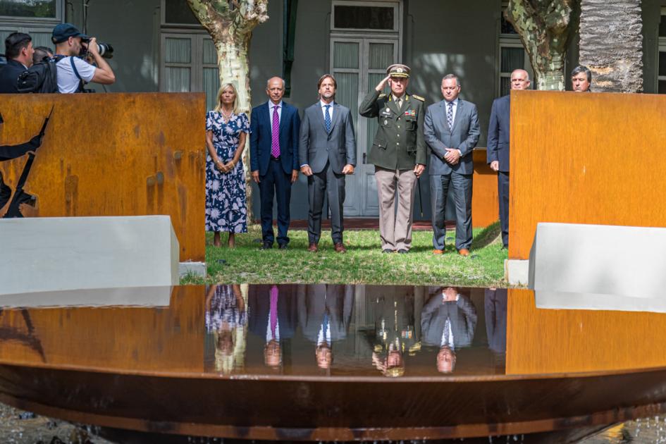 Relevo de comandante en jefe del Ejército Nacional