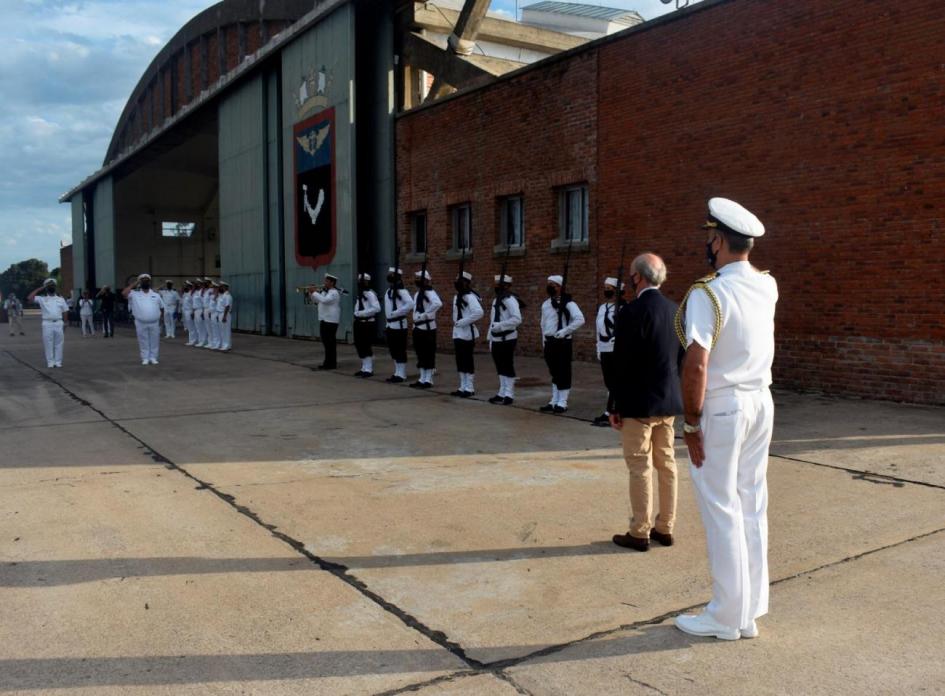 Saludo del Ministro al personal de Aviación Naval Saludo del Ministro al personal de Aviación Naval