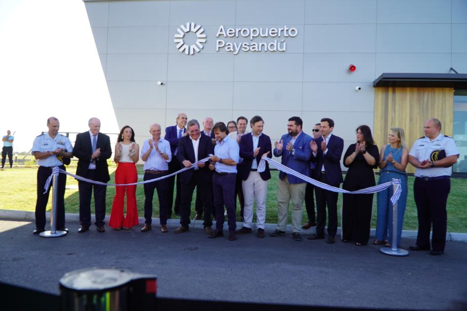 Autoridades en Paysandú corte de cinta Autoridades en Paysandú corte de cinta