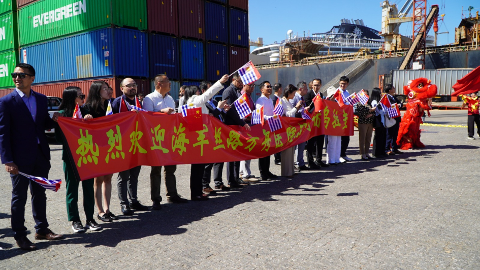 Autoridades en buque de la Armada china Autoridades en buque de la Armada china