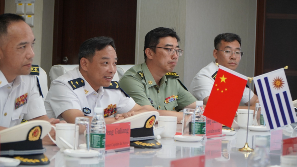 Autoridades en buque de la Armada china Autoridades en buque de la Armada china