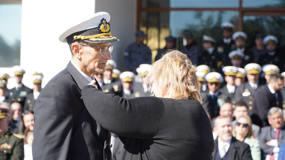 Asumió el nuevo comandante en jefe de la Armada Nacional Asumió el nuevo comandante en jefe de la Armada Nacional