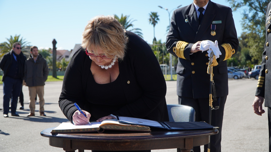 Asumió el nuevo comandante en jefe de la Armada Nacional Asumió el nuevo comandante en jefe de la Armada Nacional
