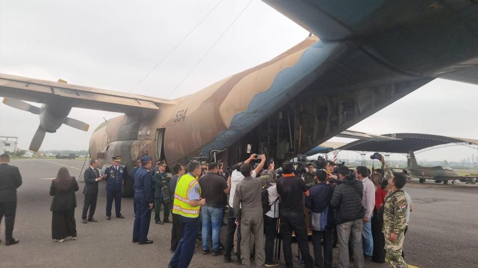Hercules KC 130 y personal que llegó a Paraguay Hercules KC 130 y personal que llegó a Paraguay