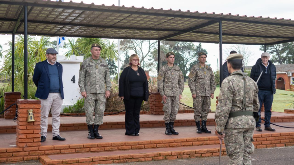 Ministra recorre unidades militares de Maldonado Ministra recorre unidades militares de Maldonado