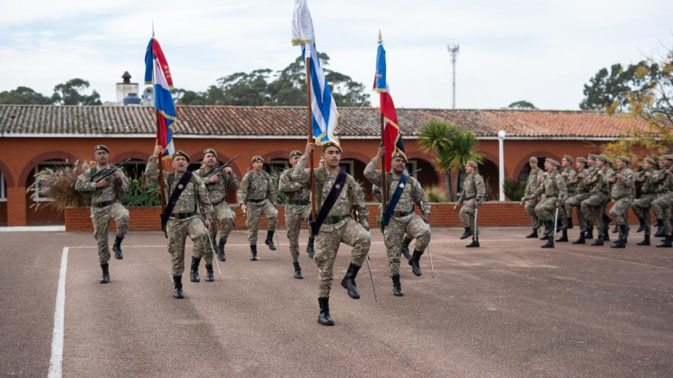 Ministra recorre unidades militares de Maldonado Ministra recorre unidades militares de Maldonado