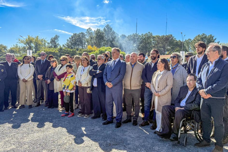 Bicentenario del Desembarco de los Treinta y Tres Orientales Bicentenario del Desembarco de los Treinta y Tres Orientales