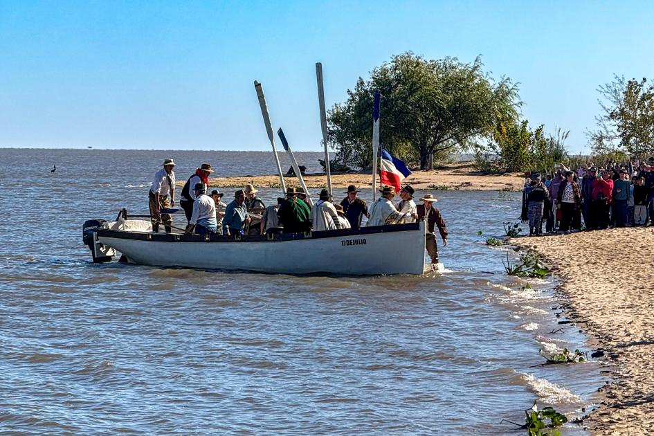 Bicentenario del Desembarco de los Treinta y Tres Orientales Bicentenario del Desembarco de los Treinta y Tres Orientales
