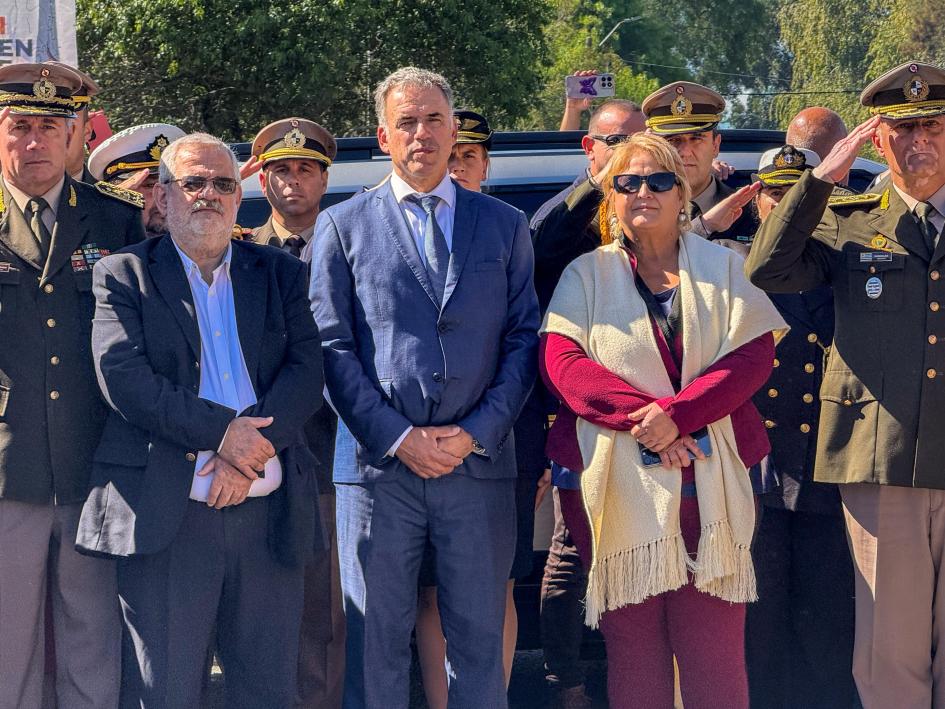 Bicentenario del Desembarco de los Treinta y Tres Orientales Bicentenario del Desembarco de los Treinta y Tres Orientales