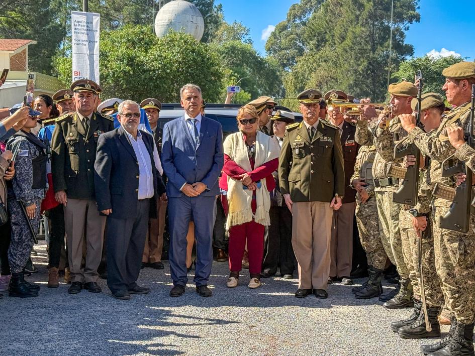 Bicentenario del Desembarco de los Treinta y Tres Orientales Bicentenario del Desembarco de los Treinta y Tres Orientales
