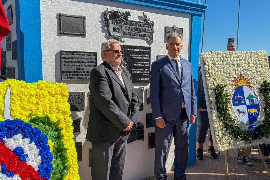 Bicentenario del Desembarco de los Treinta y Tres Orientales Bicentenario del Desembarco de los Treinta y Tres Orientales