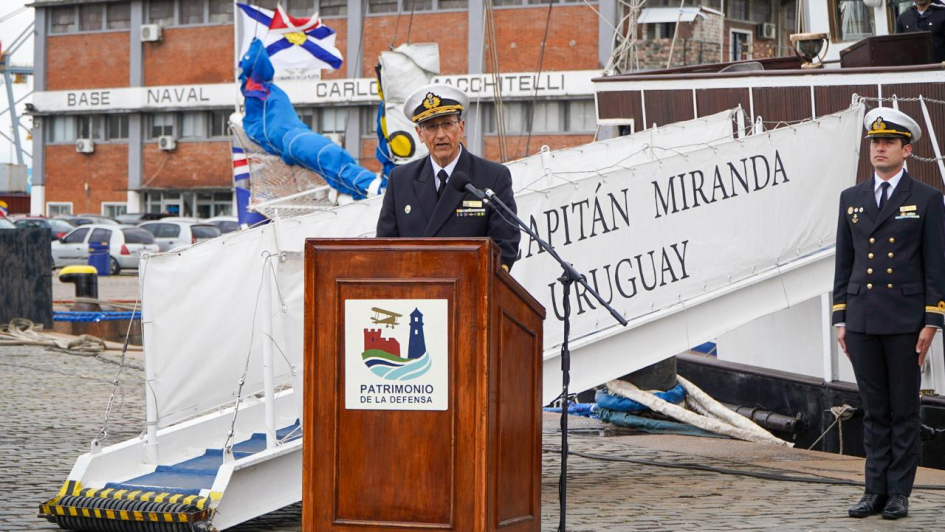 Velero escuela «Capitán Miranda» recibe emblema del Escudo Azul de UNESCO Velero escuela «Capitán Miranda» recibe emblema del Escudo Azul de UNESCO
