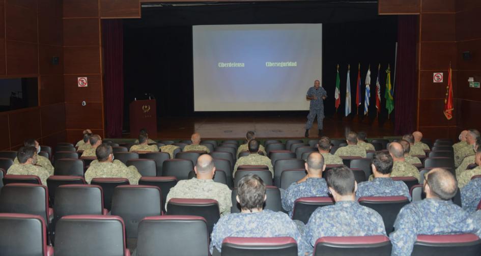 Conferencia Ciberseguridad IMES CN Claudio López exponiendo Conferencia Ciberseguridad IMES CN Claudio López exponiendo