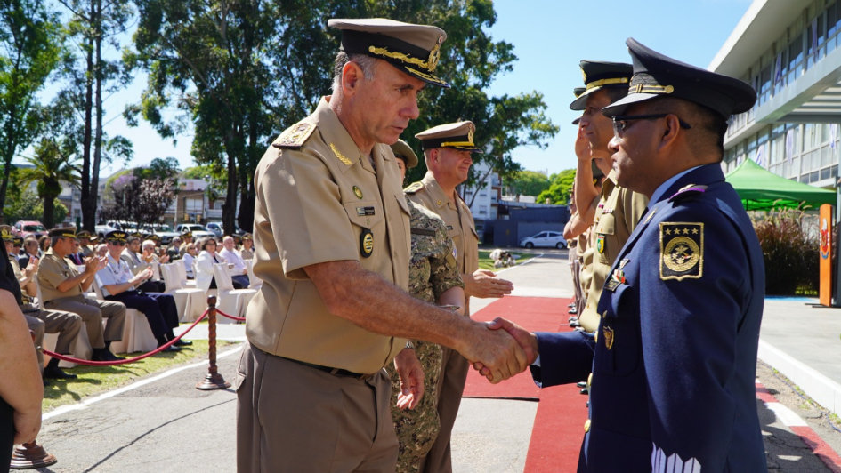 Ceremonia de clausura de cursos del Instituto Militar de Estudios Superiores Ceremonia de clausura de cursos del Instituto Militar de Estudios Superiores