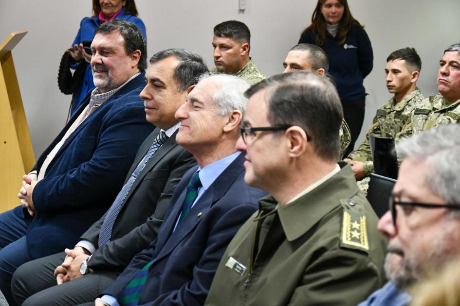 Convenio entre MDN y MVOT para compra de vivienda para personal de las Fuerzas Armadas Firma de convenio para acceso a la vivienda entre el MDN y el MVOT