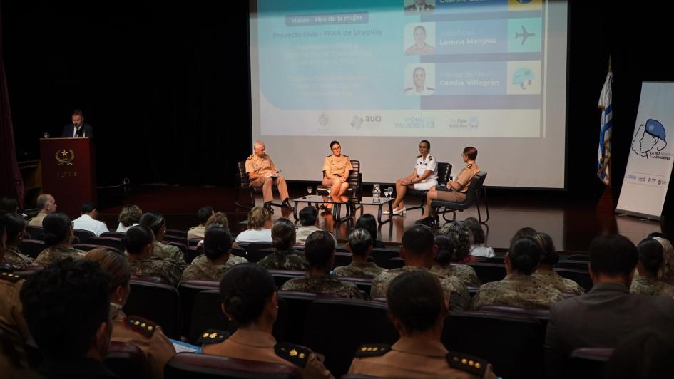 Conversatorio sobre experiencias de mujeres en Misiones de Paz Conversatorio sobre experiencias de mujeres en Misiones de Paz