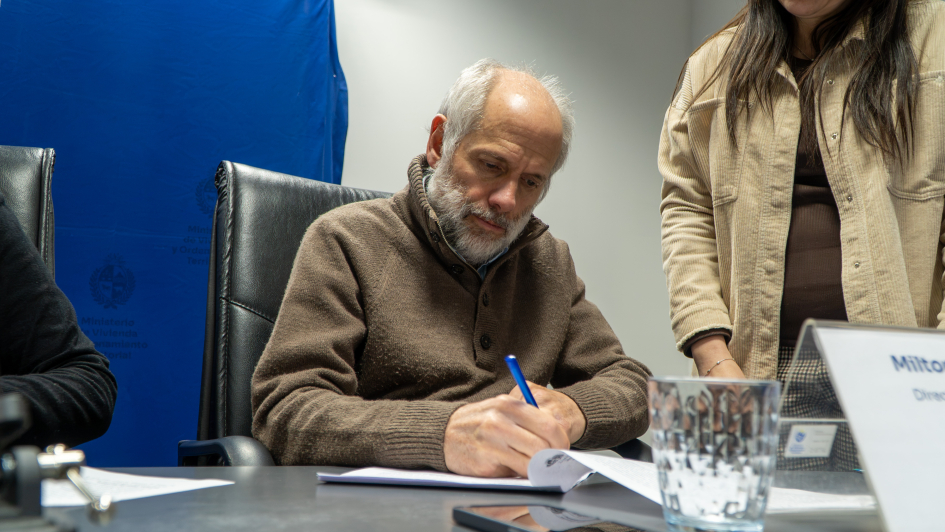 Ministerio de Defensa Nacional y MVOT firmaron convenio para la construcción de 32 viviendas Ministerio de Defensa Nacional y MVOT firmaron convenio para la construcción de 32 viviendas