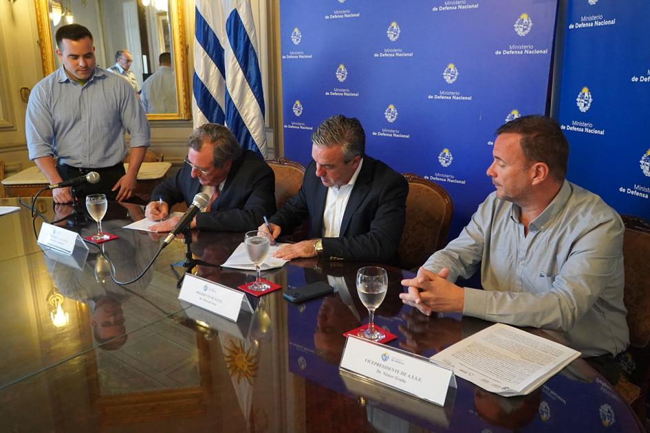 Cooperación entre MDN, MSP, SINAE y ASSE para traslados médicos aéreos Cooperación entre MDN, MSP, SINAE y ASSE para traslados médicos aéreos