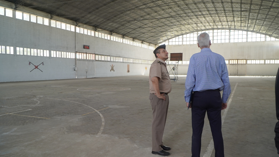 Entrega de artículos deportivos en la Escuela Militar