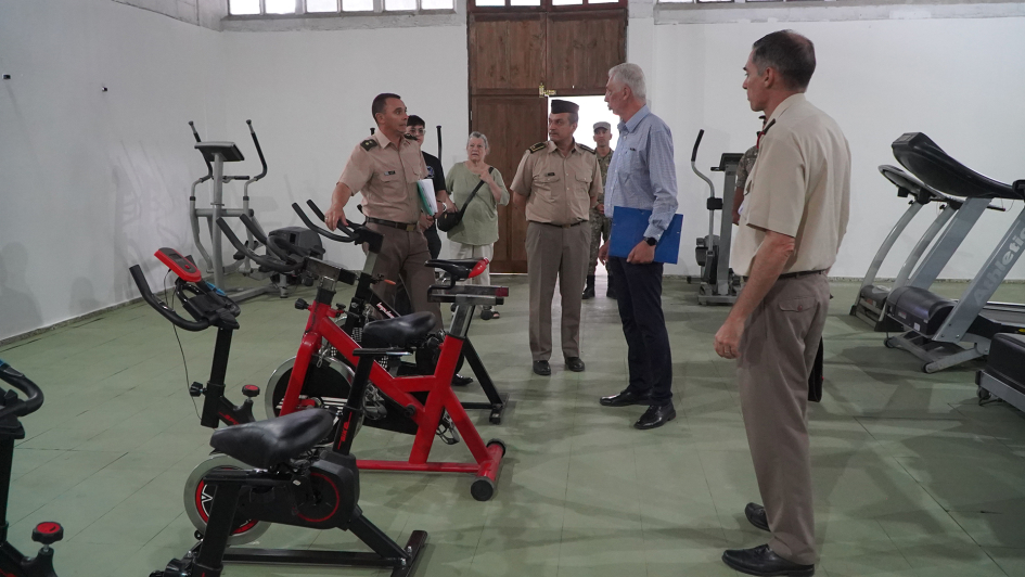 Entrega de artículos deportivos en la Escuela Militar