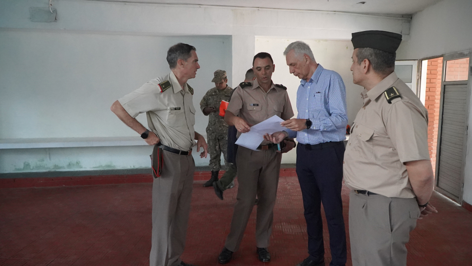Entrega de artículos deportivos en la Escuela Militar