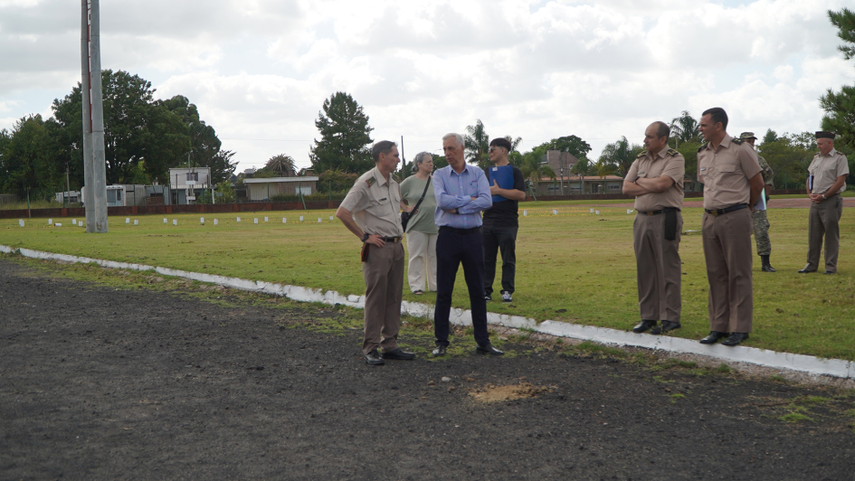 Entrega de artículos deportivos en la Escuela Militar