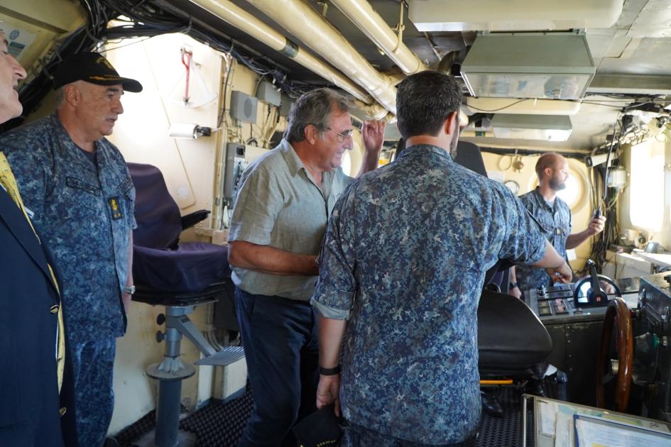 Zarpó el ROU 04 hacia la base Antártica Zarpó el ROU 04 hacia la base Antártica