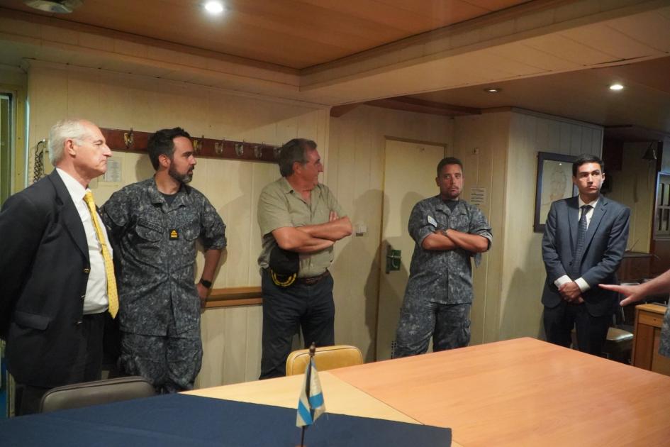 Zarpó el ROU 04 hacia la base Antártica Zarpó el ROU 04 hacia la base Antártica