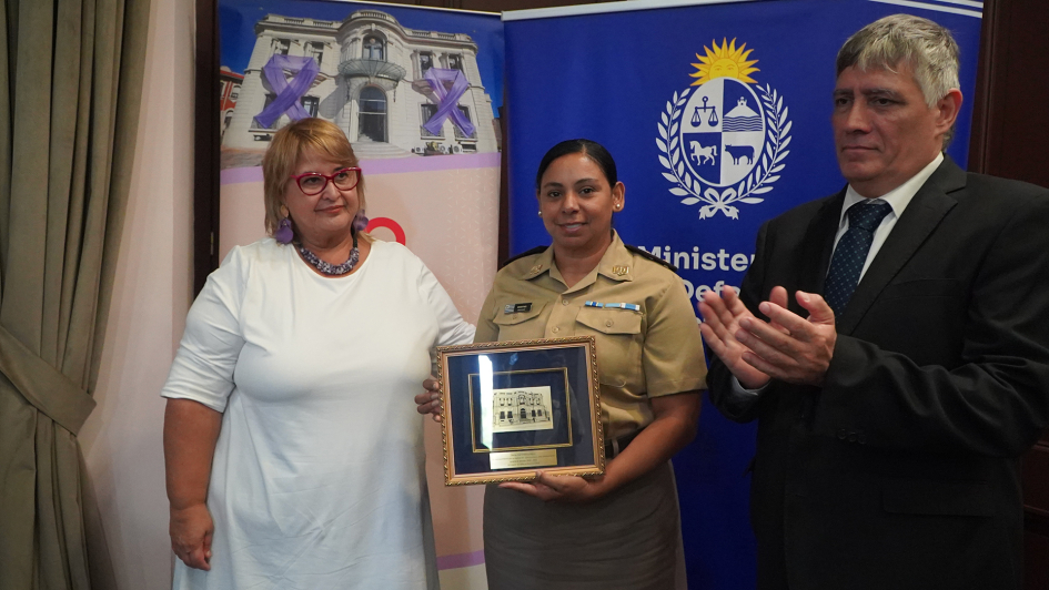 Homenaje y reconocimiento al personal femenino del Ministerio de Defensa Nacional