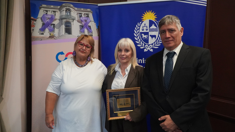 Homenaje y reconocimiento al personal femenino del Ministerio de Defensa Nacional