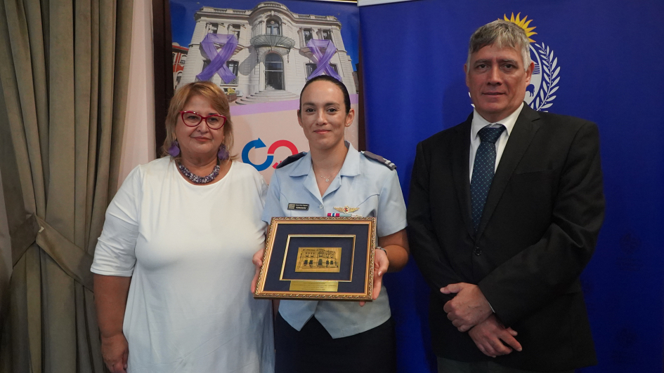 Homenaje y reconocimiento al personal femenino del Ministerio de Defensa Nacional