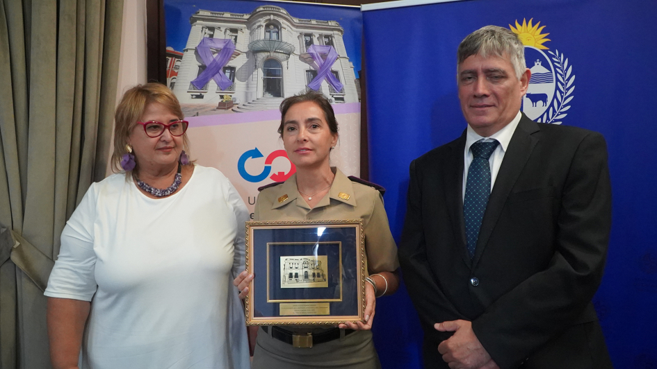 Homenaje y reconocimiento al personal femenino del Ministerio de Defensa Nacional