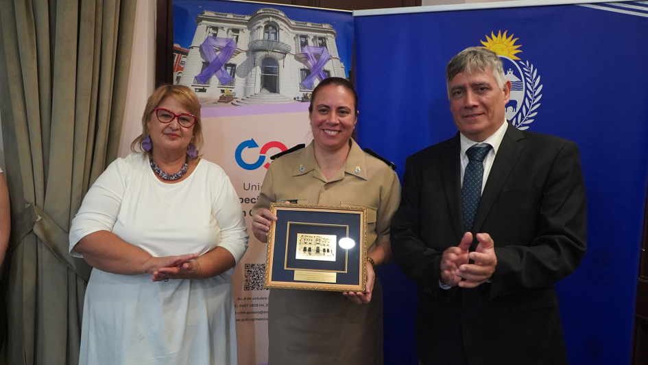 Homenaje y reconocimiento al personal femenino del Ministerio de Defensa Nacional