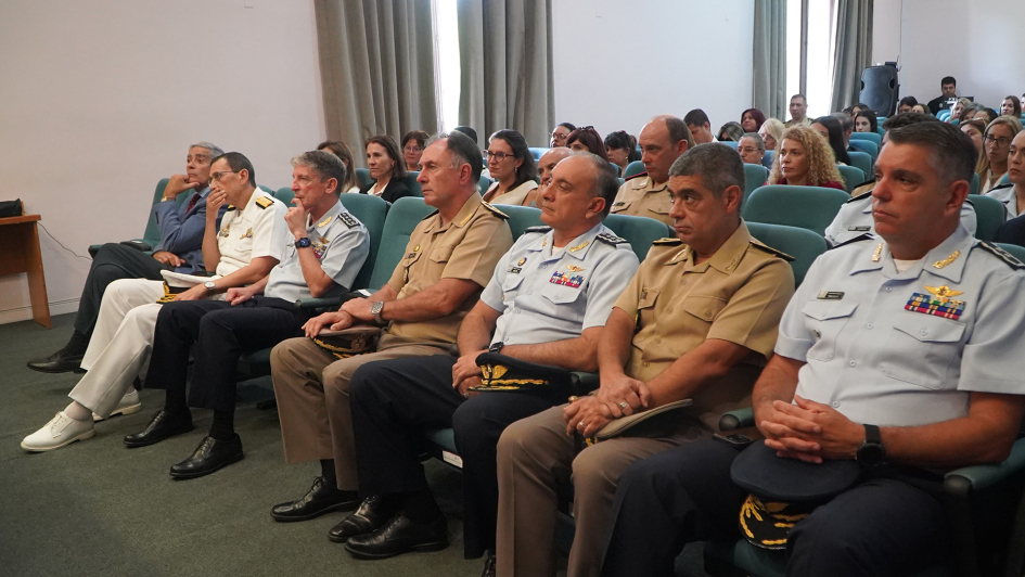 Homenaje y reconocimiento al personal femenino del Ministerio de Defensa Nacional