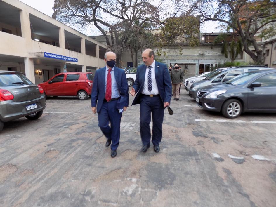 Visita Protocolar del Señor Ministro de Defensa Nacional, Dr. Javier García