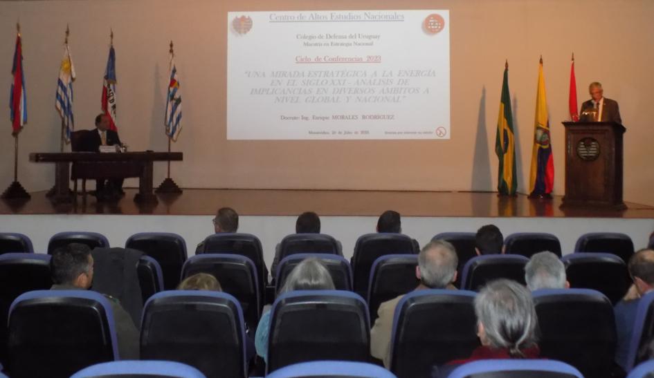 Conferencia "Una mirada estratégica a la energía en el siglo XXI"