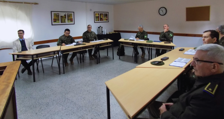 Autoridades y brasileños mantienen reunión de coordinación académica en aula del CALEN.
