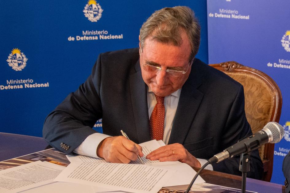 Ministro Firmando Ministro firmando