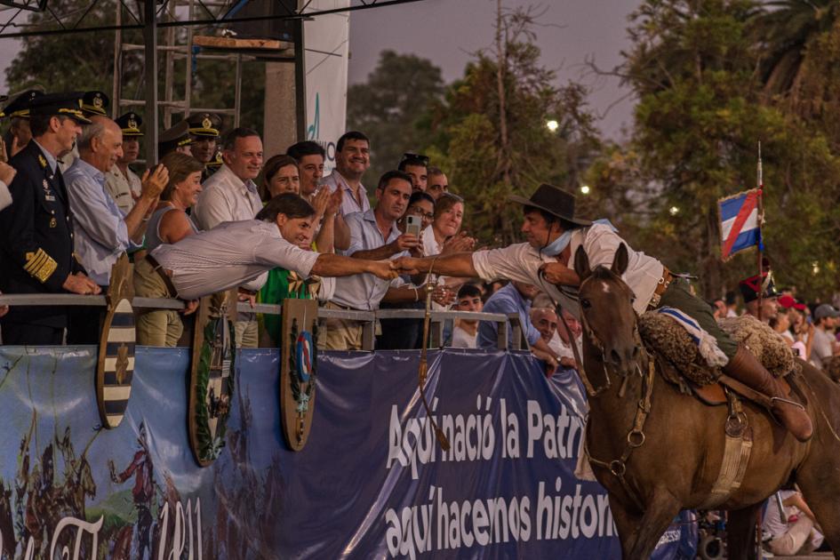 Desfile cívico-militar en Soriano