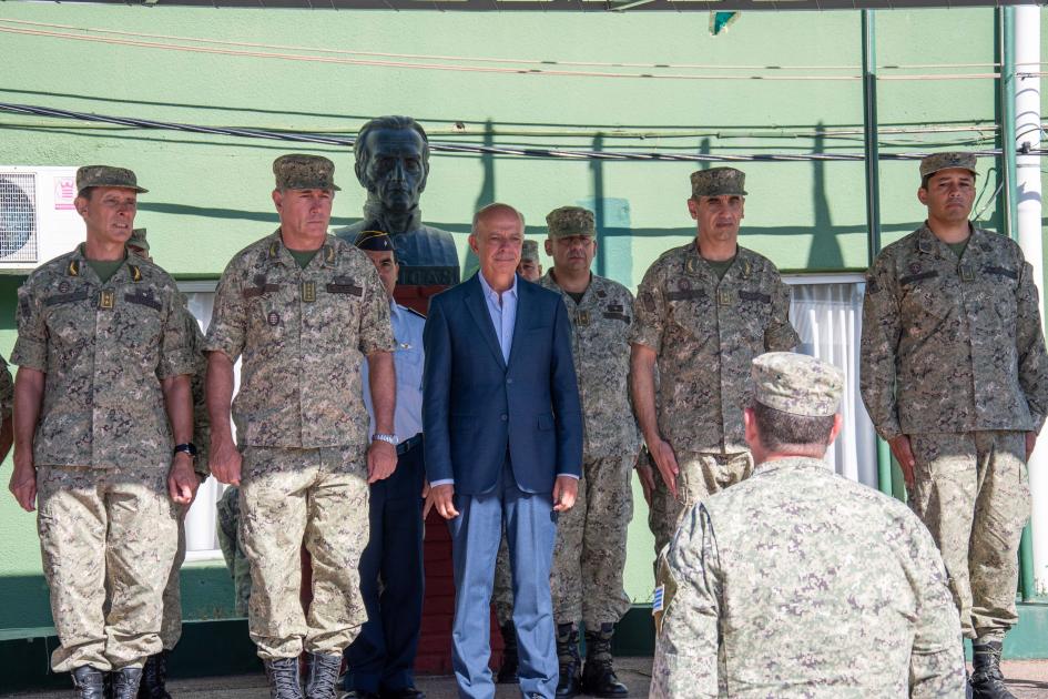 Ministro y autoridades del Ejército Ministro y autoridades del Ejército